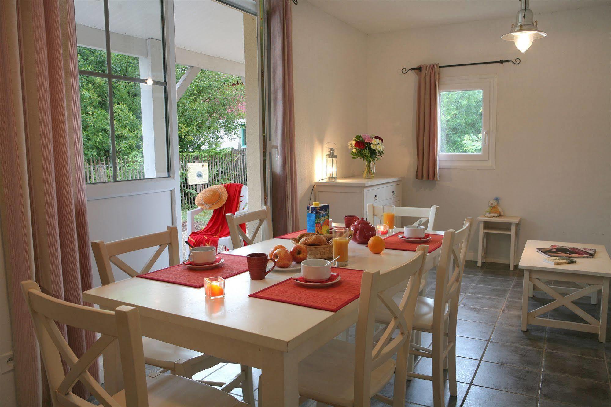 Residence Nemea Les Rives De Saint Brice Ares Exterior foto